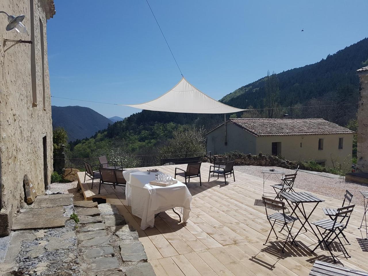 مبيت وإفطار Marsat Domaine Des Massols المظهر الخارجي الصورة